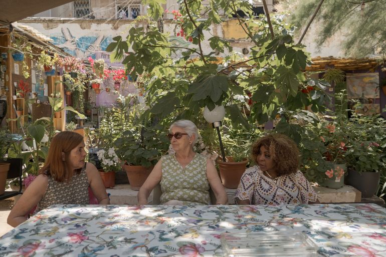 Margarita Hernández, Isa Fernández and Ana Maria Bovino catch up in the Agora ‘free space’