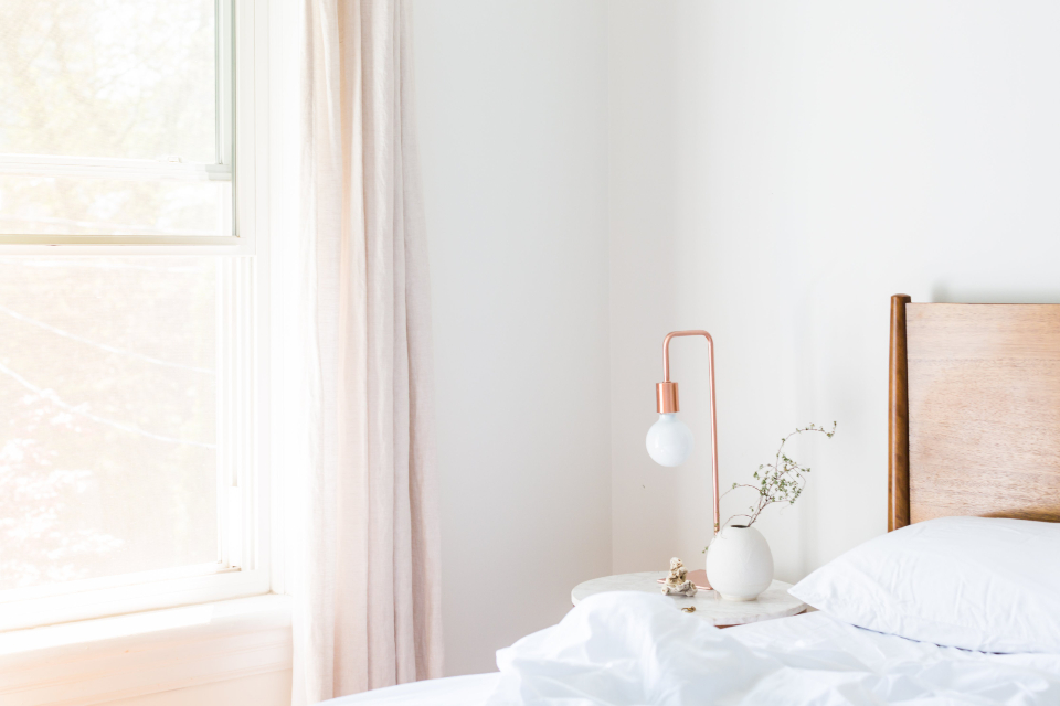 How to Actually Buy a Mattress in 2026 Without Getting Ripped Off: The Showroom Tricks, the Online vs. In-Store Math, and the Trial-Period Traps Nobody Walks You Through