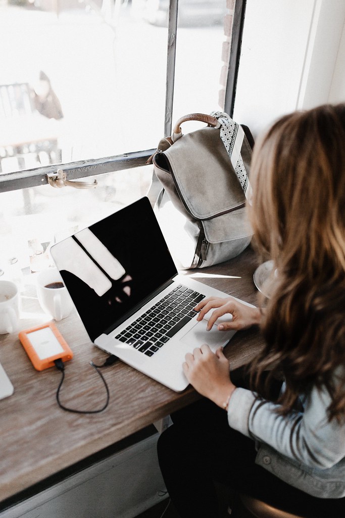 Side Hustle Taxes Without Panic: A Plain-English Guide for Freelancers and Gig Workers