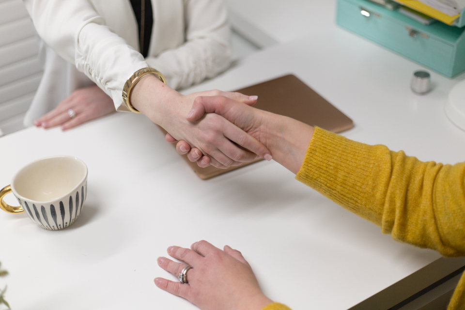 How to Actually Negotiate Your Salary in 2024: Scripts, Numbers, and What Real Data Shows