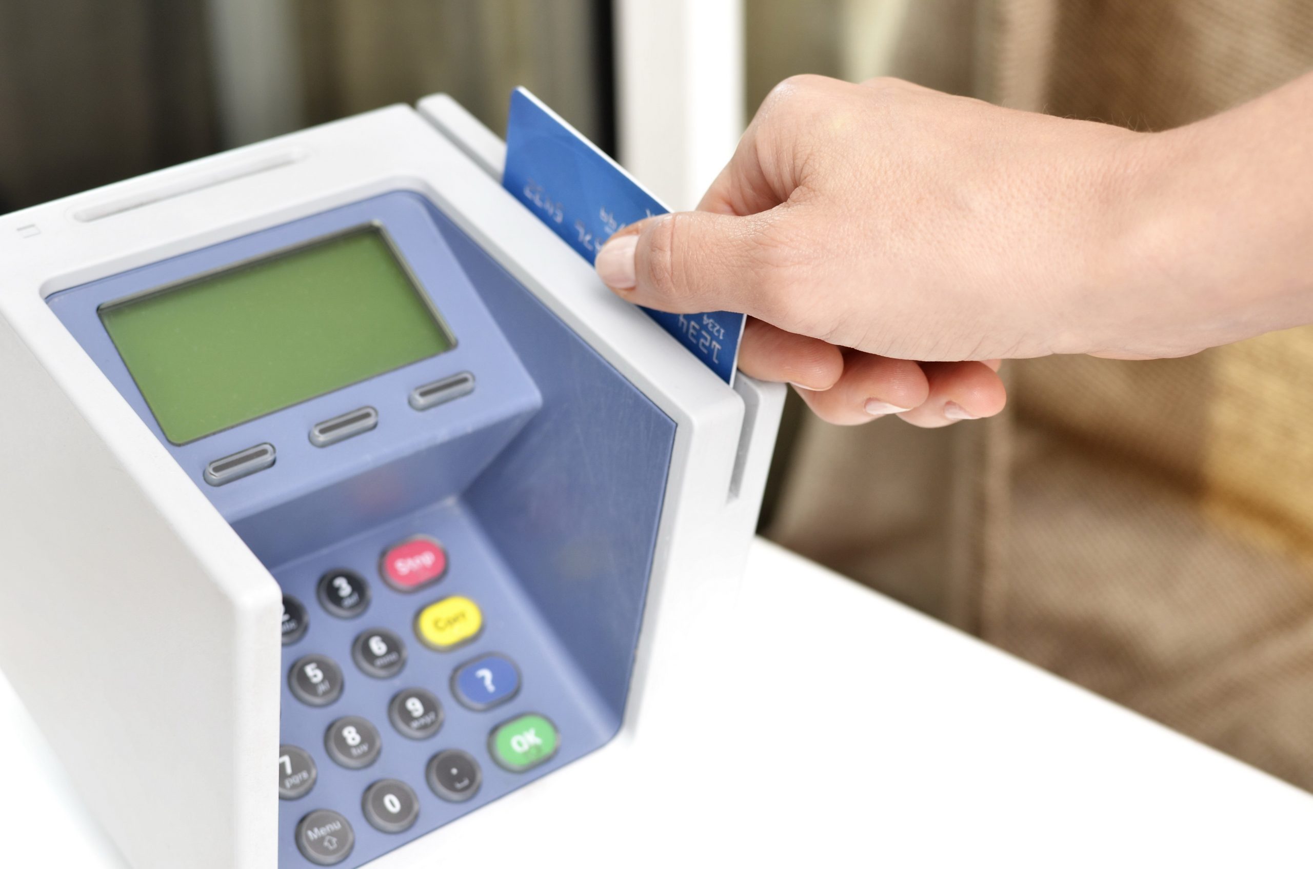 How to Actually Negotiate Your Credit Card APR Down in 2026: The Scripts, the Retention Department Moves, and the Real Results Cardholders See