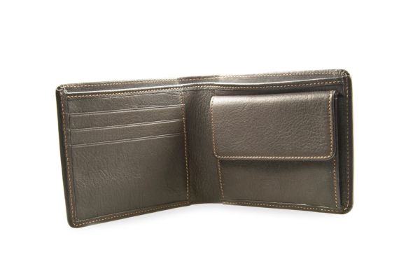 How to Actually Handle a Lost or Stolen Wallet in 2026: The Real Cascade of Cards, IDs, and Protections Most People Miss